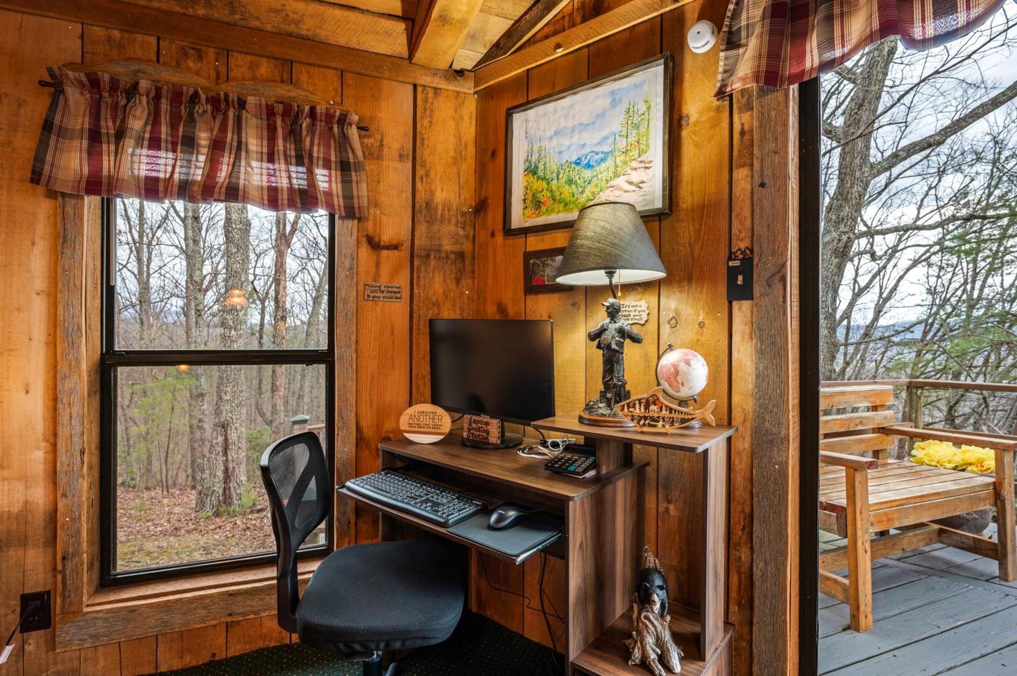 10 Miles Away From The Heart Of It All! Pigeon Forge Exterior foto