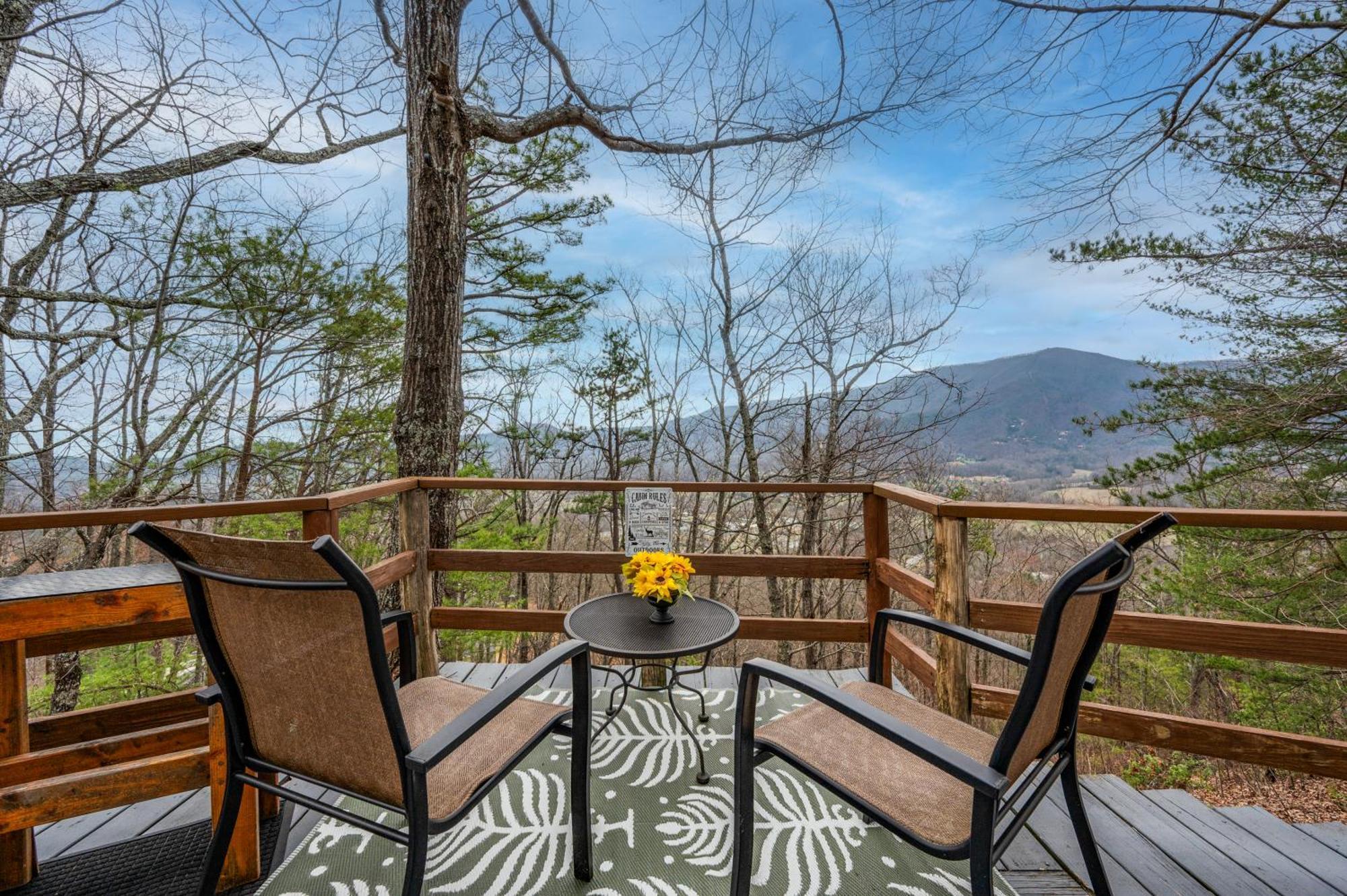 10 Miles Away From The Heart Of It All! Pigeon Forge Exterior foto