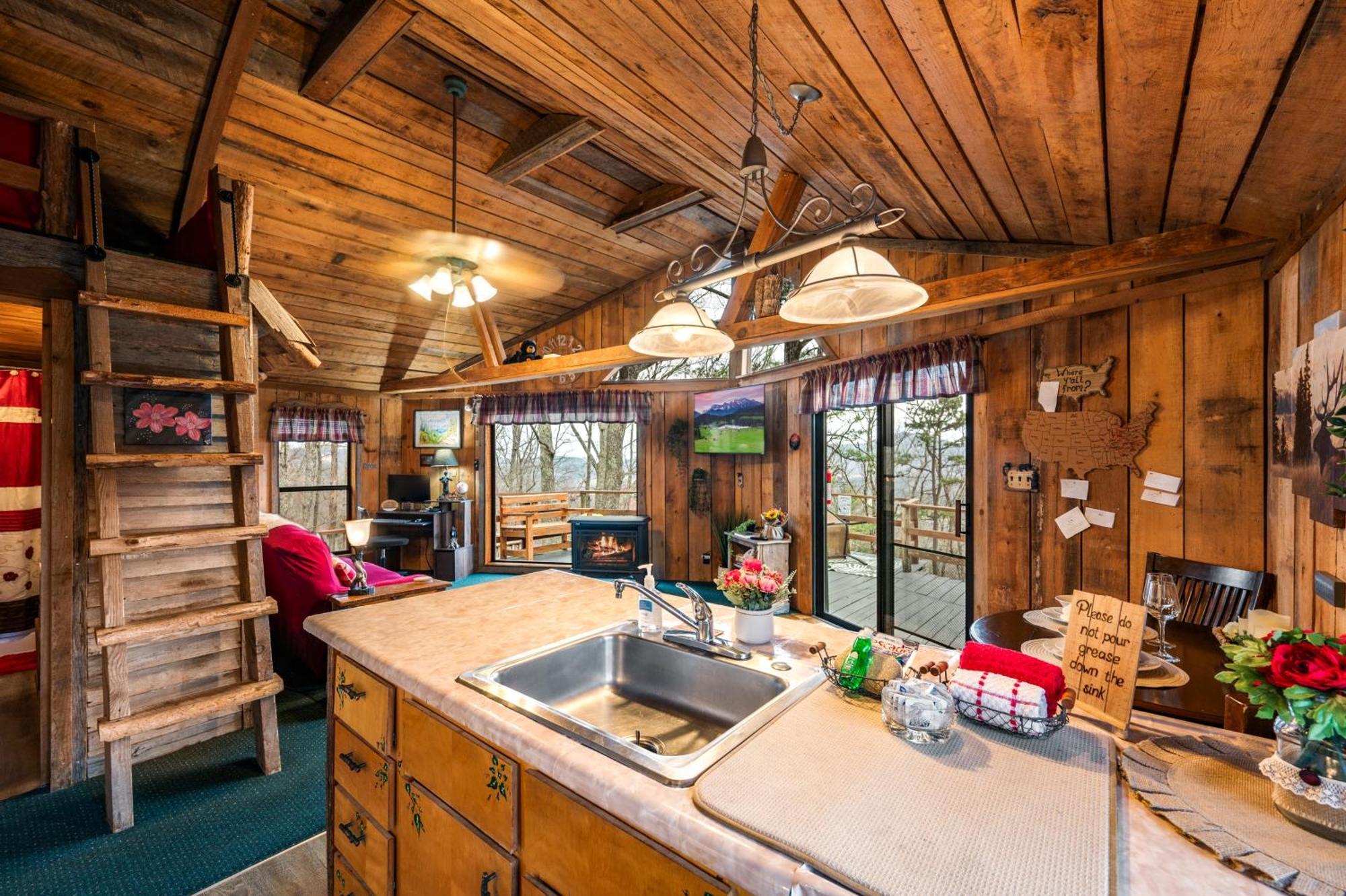 10 Miles Away From The Heart Of It All! Pigeon Forge Exterior foto